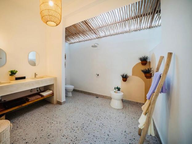 Villa Dadirri - In The Heart Of Seminyak - Walking Distance From Restaurants, Bars And Beach - Perfect Location Bagian luar foto